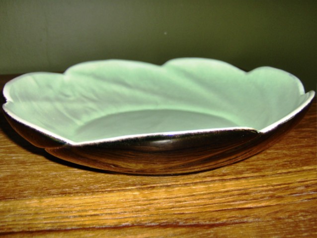 218 Bowl, jade with black interior